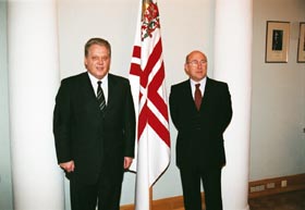 F1.JPG (18453 bytes)