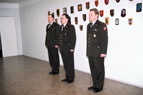 AR2.JPG (18682 bytes)