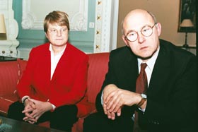 F2.JPG (19746 bytes)