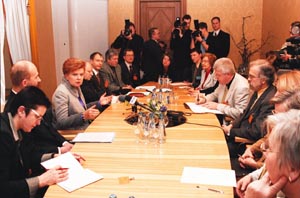 VA7.JPG (28998 bytes)