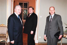 R02.JPG (20270 bytes)