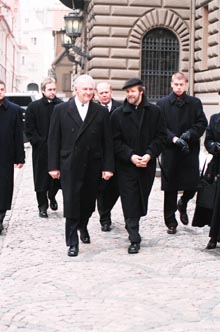 R03.JPG (27846 bytes)