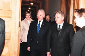 R10.JPG (19365 bytes)