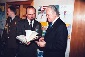 R13.JPG (20926 bytes)