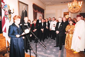 P8.JPG (28308 bytes)