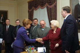 02.JPG (16432 bytes)