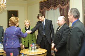 06.JPG (18115 bytes)