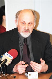 PASE2.JPG (20435 bytes)