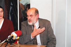 PASE3.JPG (19459 bytes)