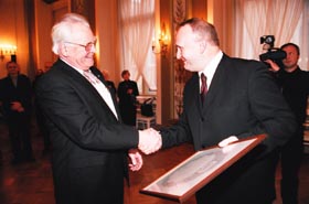 AM4.JPG (20604 bytes)