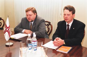 PE2.JPG (21717 bytes)