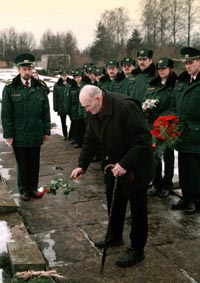 ATCERE3.JPG (24601 bytes)