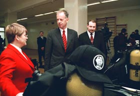 OMEGA1.JPG (21399 bytes)