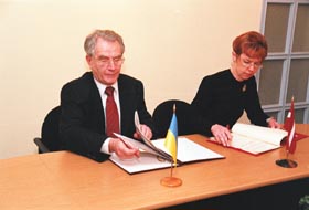 LIG1.JPG (18687 bytes)