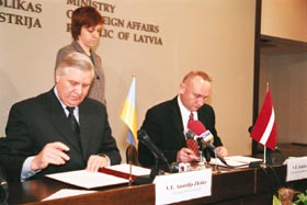 UKR05.JPG (21376 bytes)