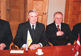 UKR10.JPG (21023 bytes)