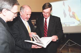 ASAM3.JPG (19915 bytes)