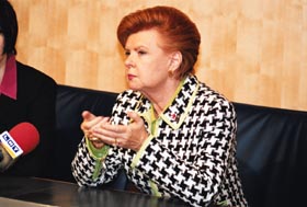 V1.JPG (24371 bytes)