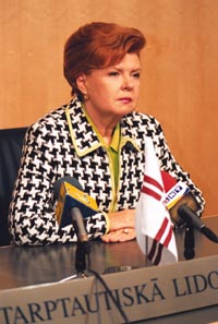 V3.JPG (27163 bytes)