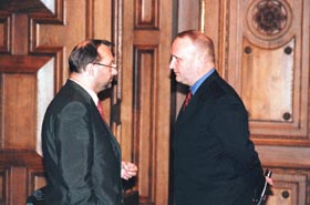 S1.JPG (21443 bytes)