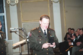 B03.JPG (19489 bytes)