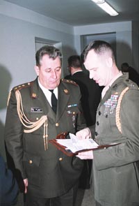 B05.JPG (20678 bytes)