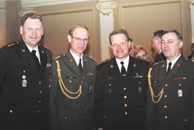 B12.JPG (18336 bytes)