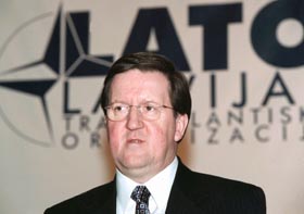 ROBERTSON.JPG (17900 bytes)