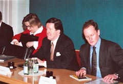 R03.JPG (18818 bytes)