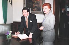 R14.JPG (16776 bytes)