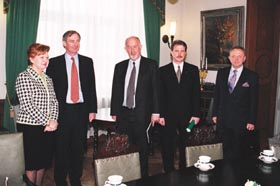 HUNS4.JPG (21239 bytes)