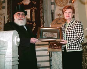 PURIMS1.JPG (26131 bytes)