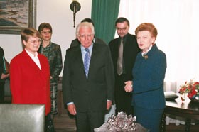 FR2.JPG (19977 bytes)