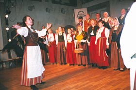 LIV4.JPG (24095 bytes)