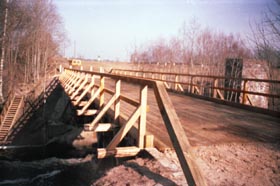 J2.JPG (23086 bytes)