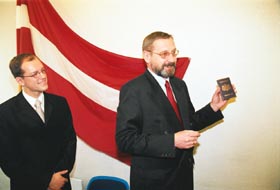 PASE2.JPG (17719 bytes)