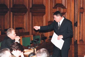 S4.JPG (21705 bytes)