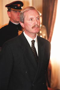 V3.JPG (16253 bytes)