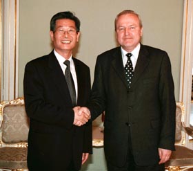 KINA.JPG (21656 bytes)