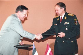 ROB1.JPG (18883 bytes)