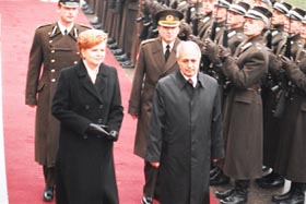 T6.JPG (23087 bytes)