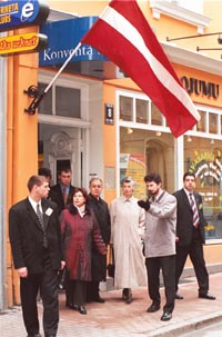 TT04.JPG (29129 bytes)