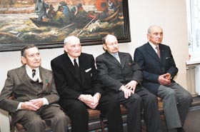 R2.JPG (23736 bytes)