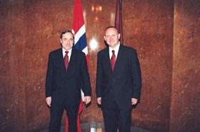 N2.JPG (18037 bytes)