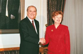 A04.JPG (17835 bytes)