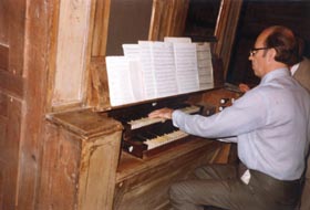 HOLCMANIS11.JPG (15811 bytes)