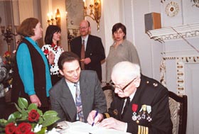 V3.JPG (25982 bytes)