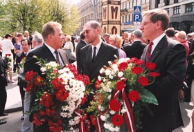 ZIEDI8.JPG (31795 bytes)