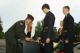 ADAZI4.JPG (29986 bytes)