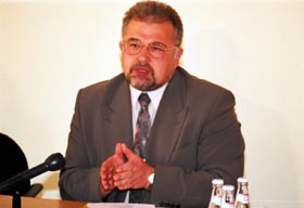 MAKAROVS.JPG (16410 bytes)